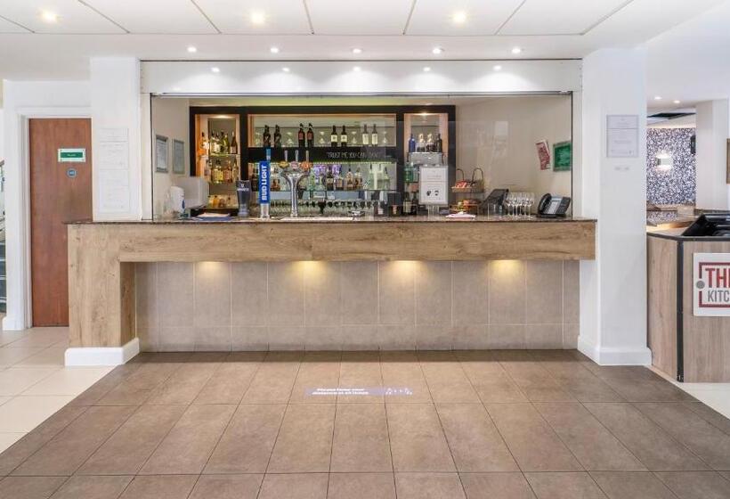 هتل Holiday Inn Bristol Airport, An Ihg