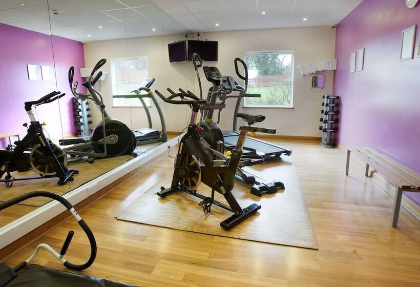 هتل Holiday Inn Bristol Airport, An Ihg