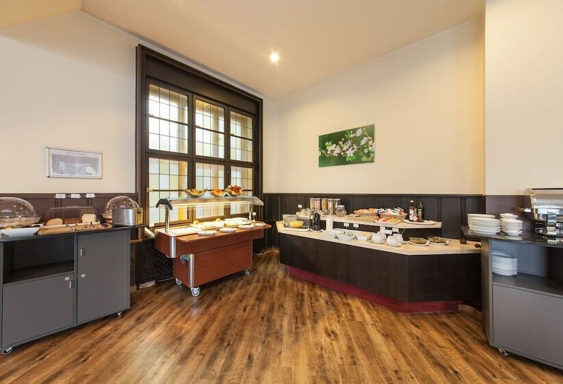 هتل Maxim Düsseldorf City