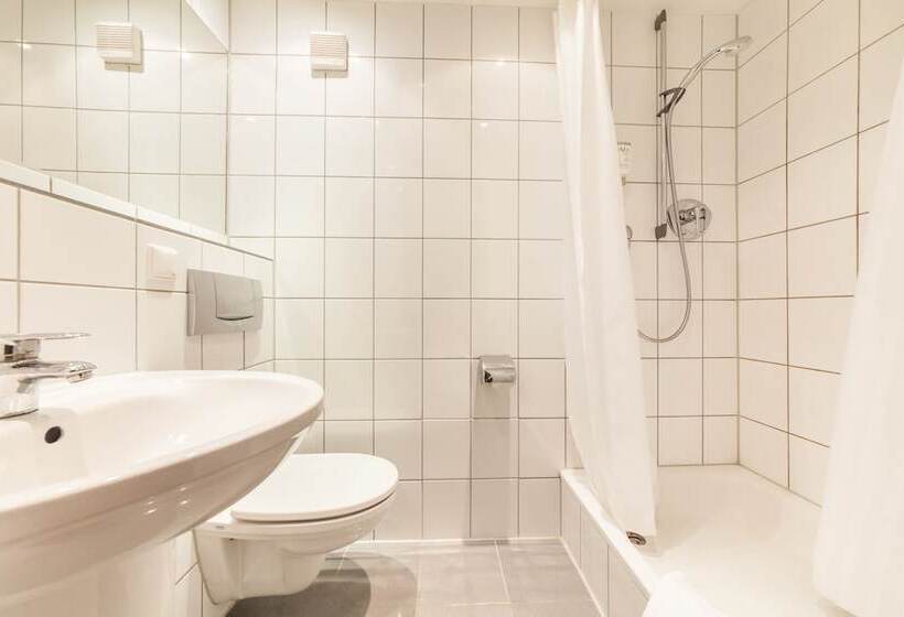 هتل Maxim Düsseldorf City