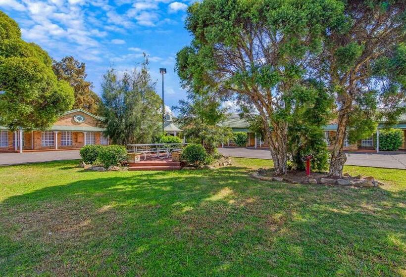 Отель Quality Inn Penrith Sydney