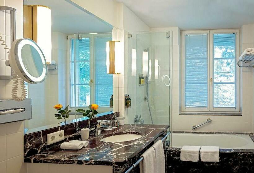 هتل Romantik  Bayrisches Haus Potsdam