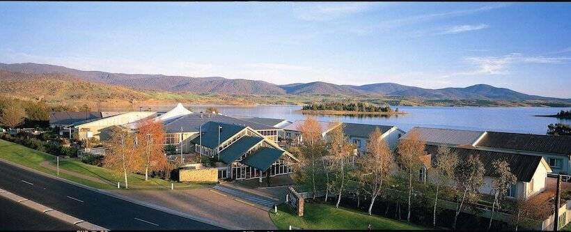 בית מלון כפרי Horizons Lake Jindabyne