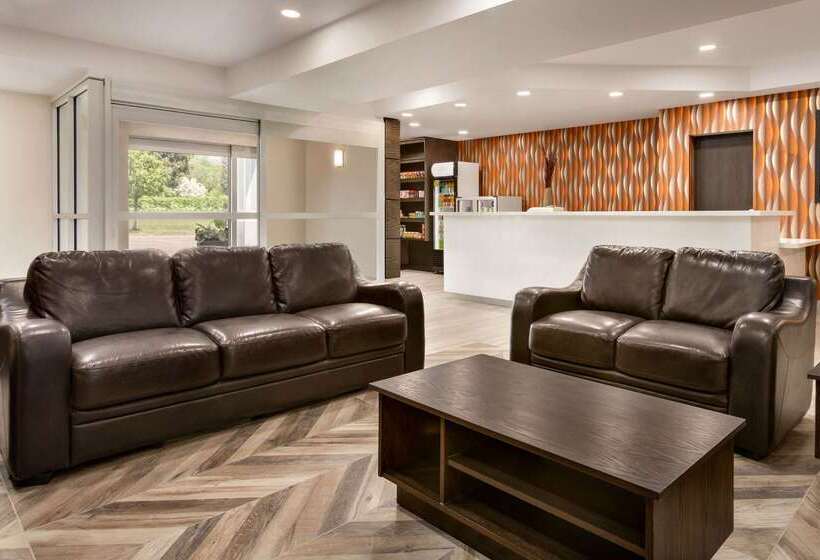 هتل Super 8 By Wyndham Ajax/toronto On