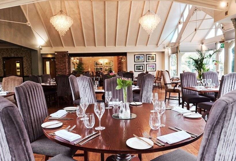 فندق The Moat House