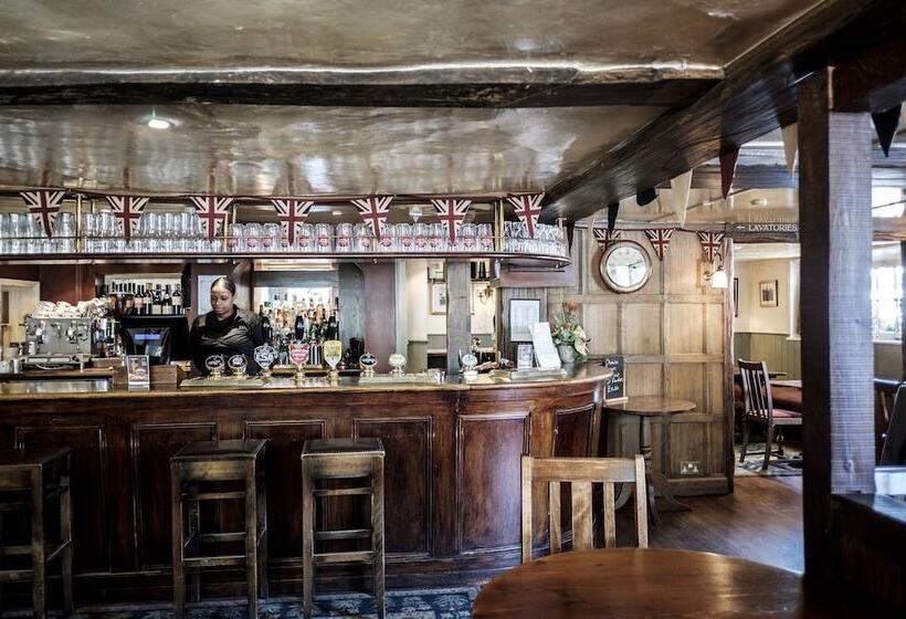 هتل The Red Lion