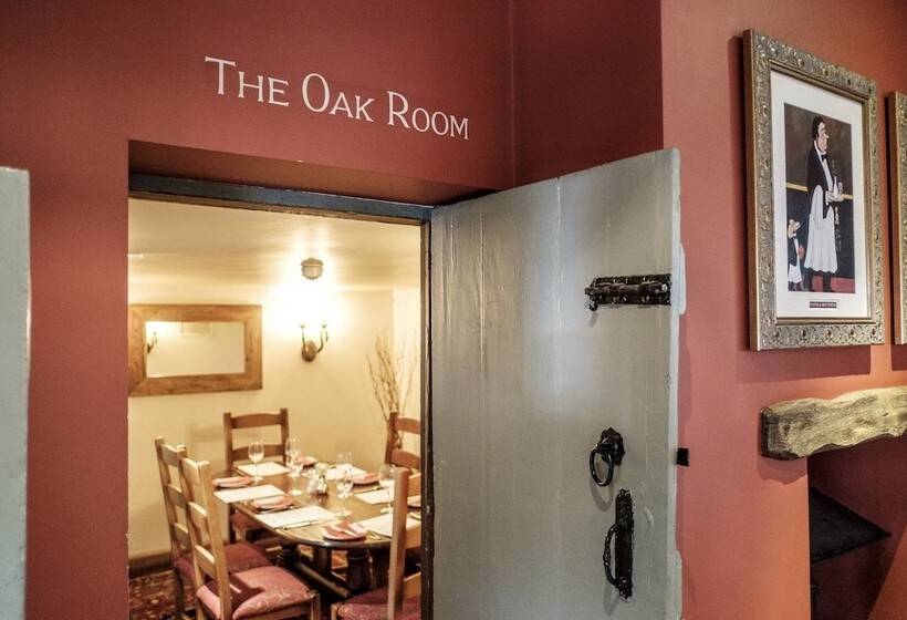 هتل The Red Lion