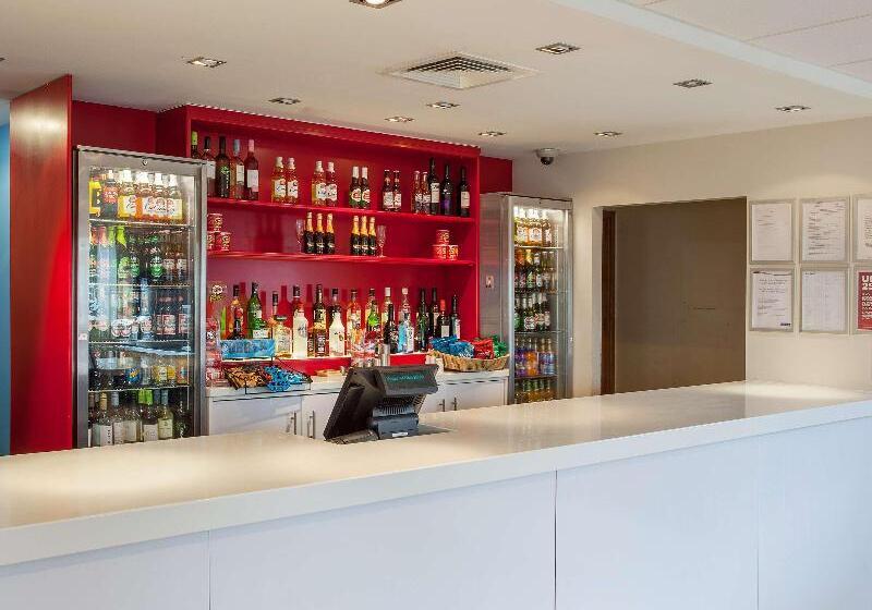 هتل Travelodge Bracknell Central