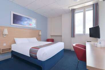 Отель Travelodge Glasgow Paisley Road