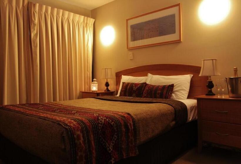 Riverside Holiday Apartments