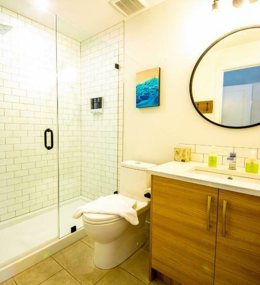 هتل Basecamp Resorts Revelstoke