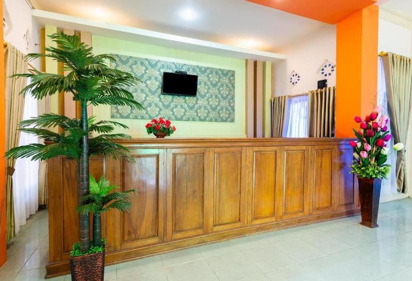 בית מלון כפרי Oyo 3452 Esemka  Residences Syariah