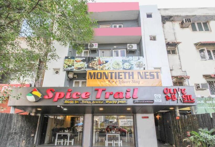 هتل Oyo 70824 Montieth Nest