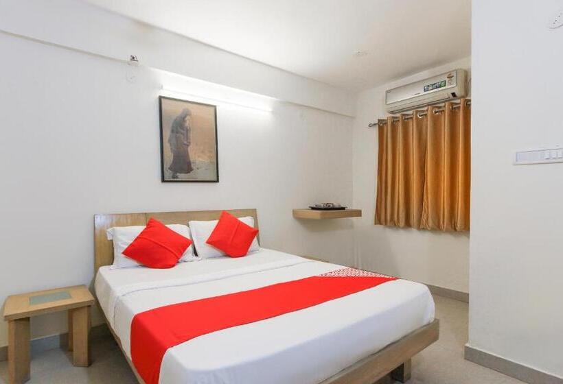 هتل Oyo 70824 Montieth Nest