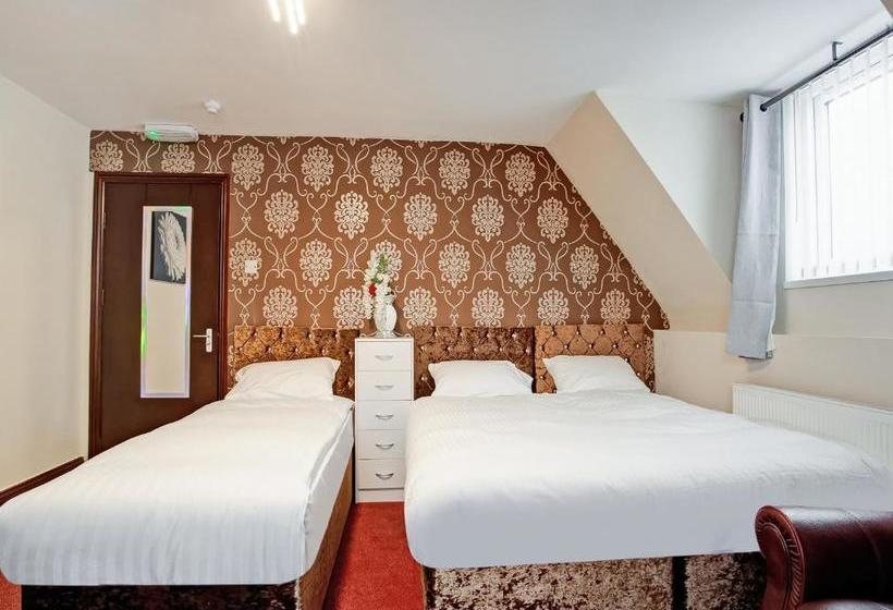 Отель Oyo The Benwell Apartments