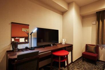 هتل Ys Inn Naha Orokuekimae