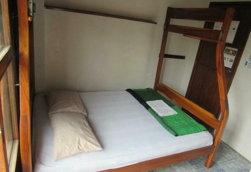 Esperanto Bed & Breakfast Surf Hostel