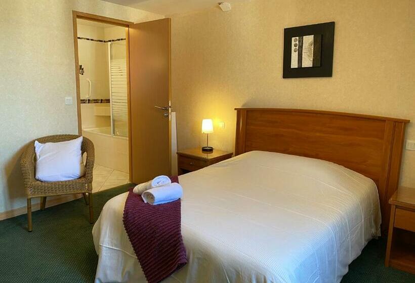 ホテル Hôtel Spa Le Tosny