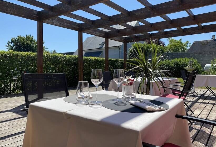 ホテル Hôtel Spa Le Tosny