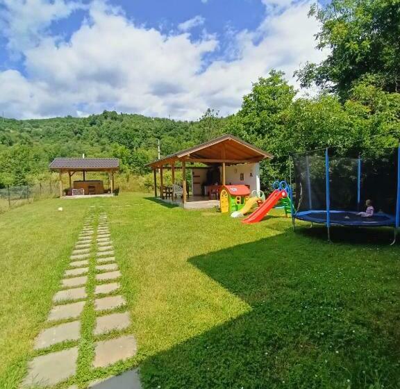 پانسیون Guest House Carpathia