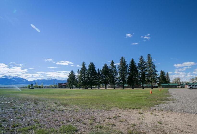 فندق على الطريق Sportsmans Lodge