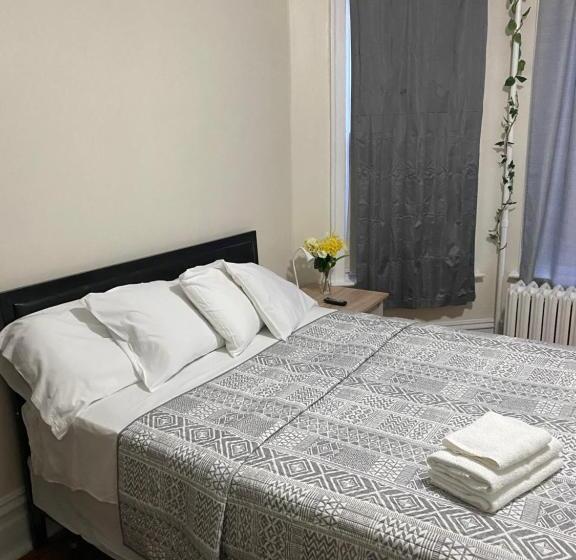 פנסיון Hollywood Rentals Llc