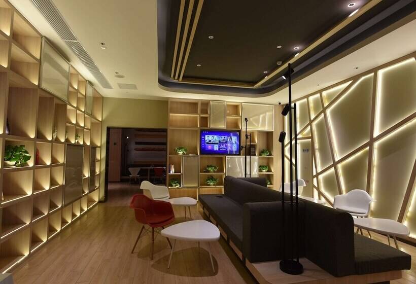 فندق Ibis Lanzhou West Railway Station