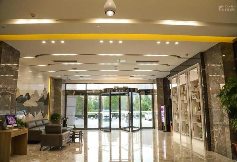 Lavande Hotel Zhumadian High Speed railway Station