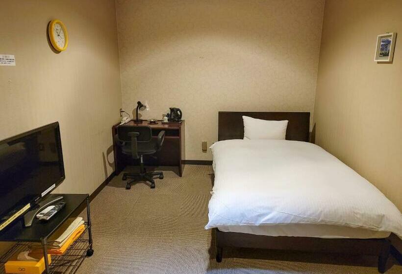 בית מלון כפרי First Inn Takamatsu