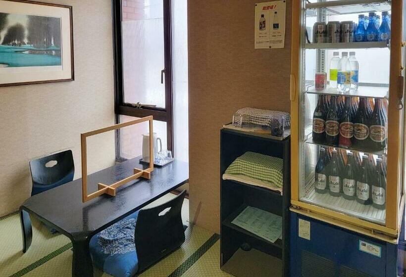 בית מלון כפרי First Inn Takamatsu