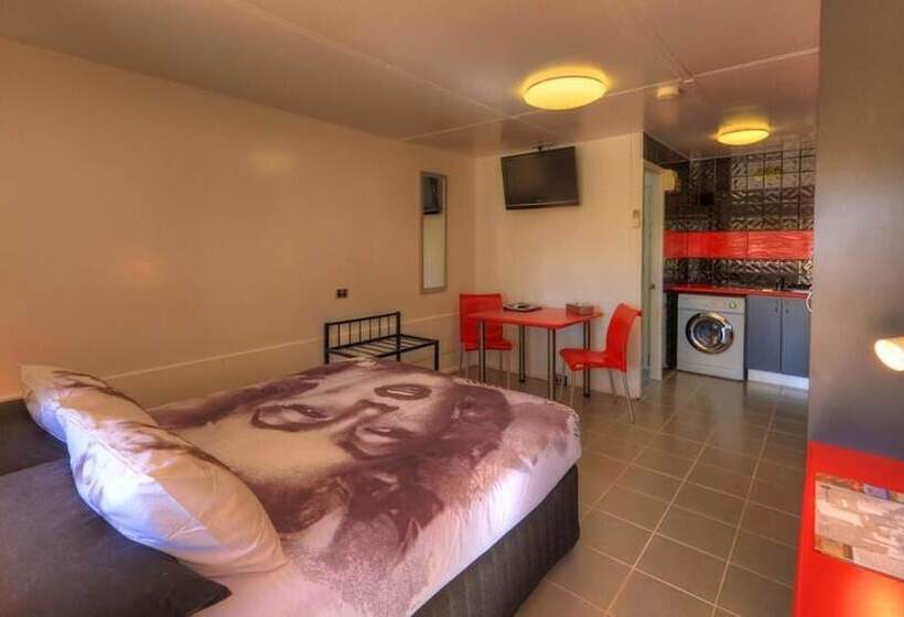 Halls Creek Motel