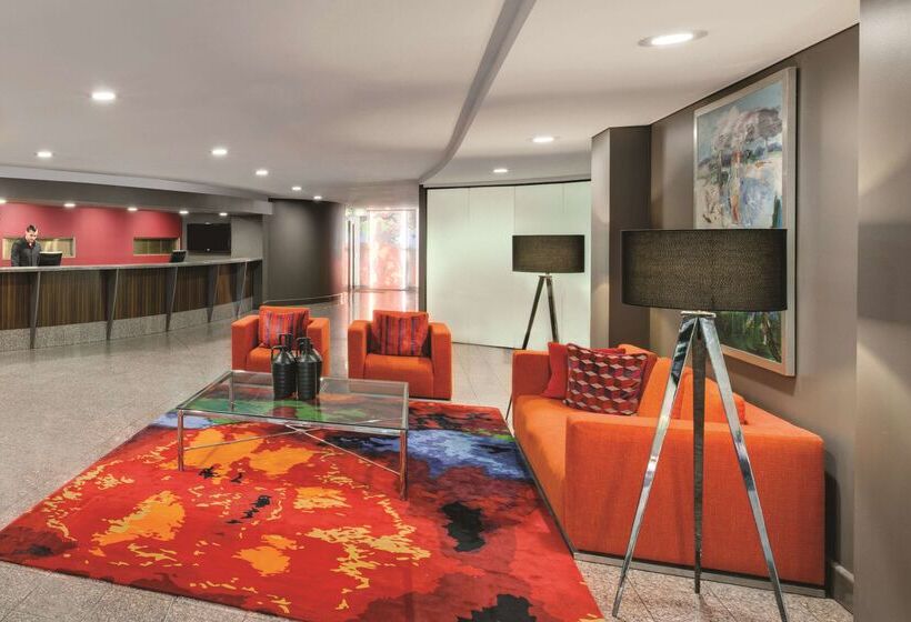 هتل Adina Serviced Apartments Canberra James Court