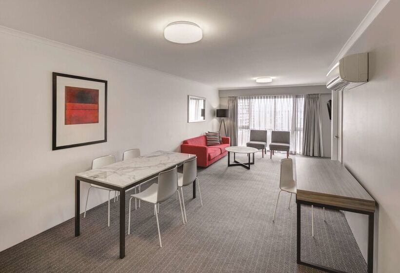 هتل Adina Serviced Apartments Canberra James Court