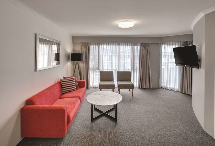 هتل Adina Serviced Apartments Canberra James Court