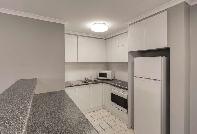 هتل Adina Serviced Apartments Canberra James Court