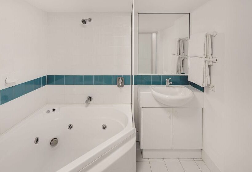 هتل Adina Serviced Apartments Canberra James Court