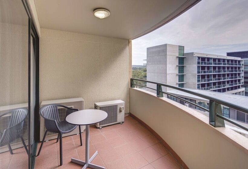 هتل Adina Serviced Apartments Canberra James Court