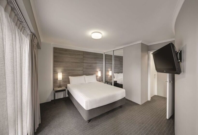 هتل Adina Serviced Apartments Canberra James Court
