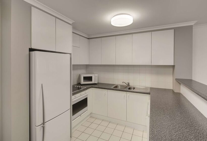 호텔 Adina Serviced Apartments Canberra James Court