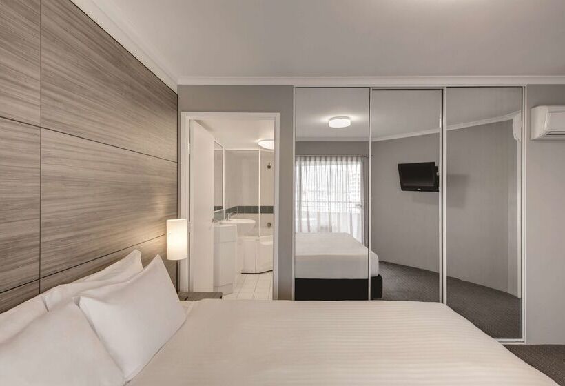 هتل Adina Serviced Apartments Canberra James Court