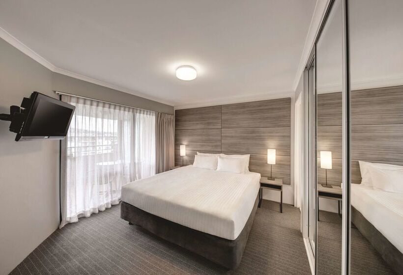 هتل Adina Serviced Apartments Canberra James Court