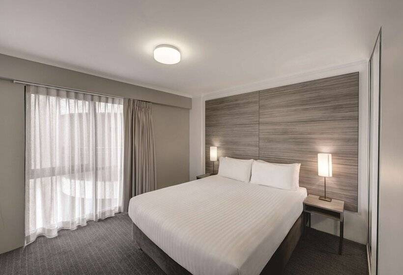 هتل Adina Serviced Apartments Canberra James Court