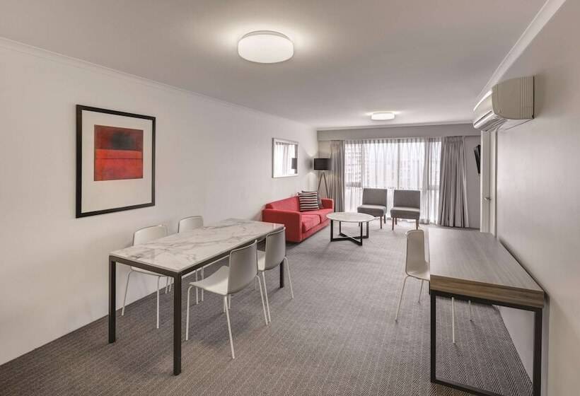 هتل Adina Serviced Apartments Canberra James Court
