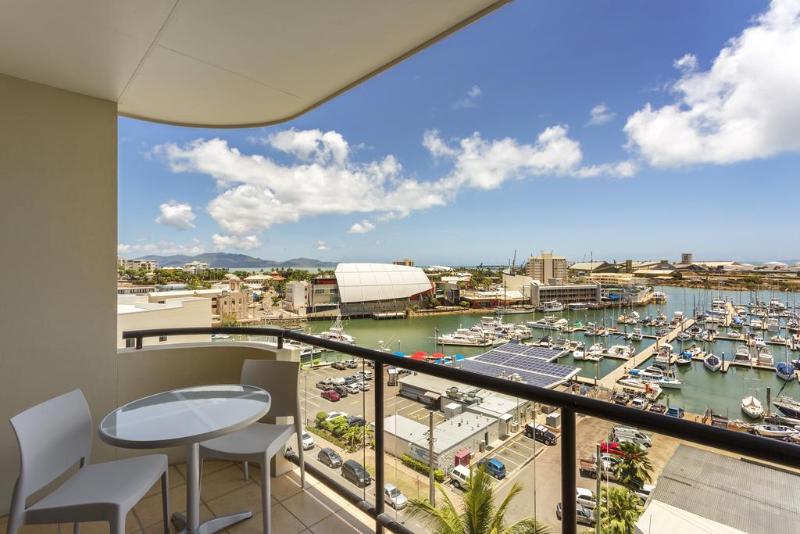 هتل Aligned Corporate Residences Townsville