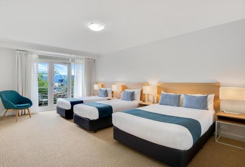 Отель Aligned Corporate Residences Williamstown