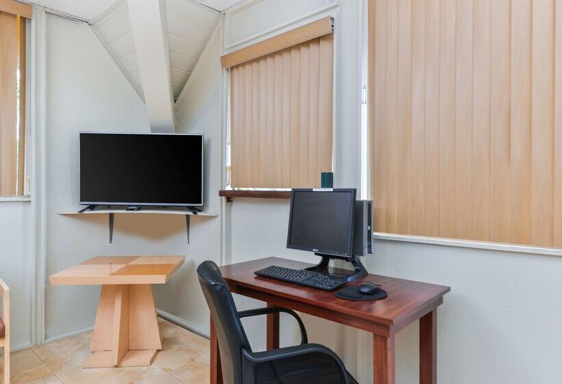 בית מלון כפרי Americas Best Value Inn Sarasota