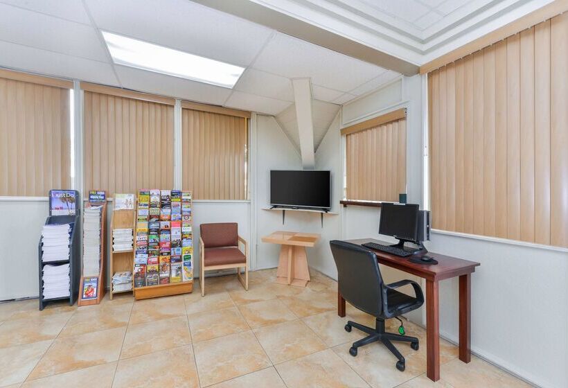 בית מלון כפרי Americas Best Value Inn Sarasota