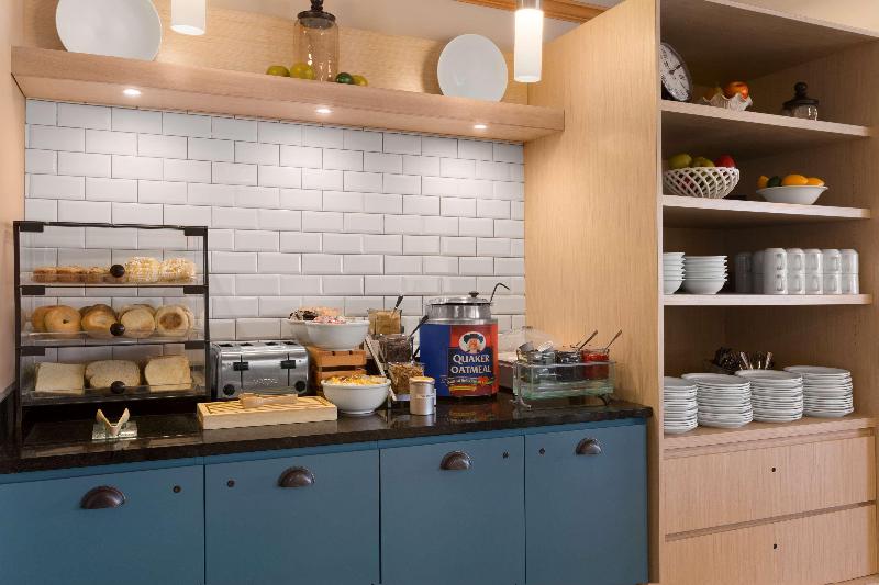 هتل Country Inn & Suites Rochester South Mayo Clinic