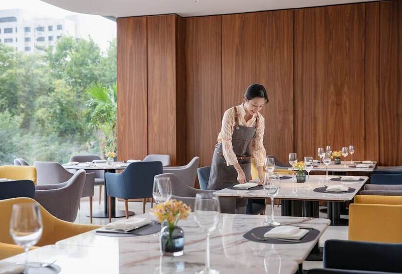 هتل Voco Nanjing Oriental Pearl