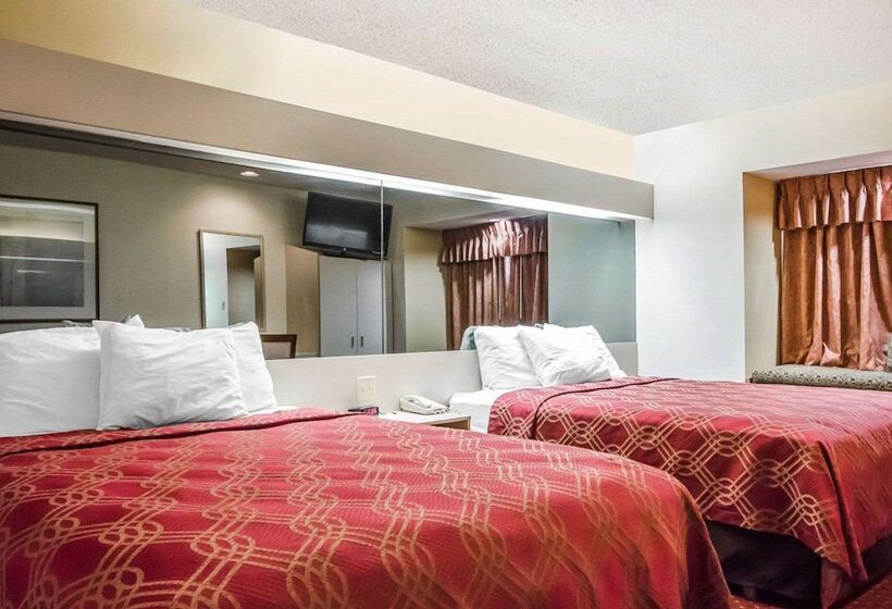 هتل Econo Lodge  Inn & Suites